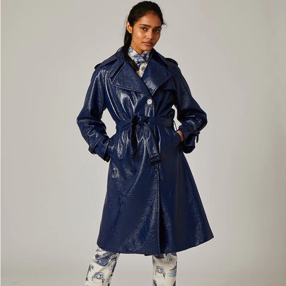 LOOKING for this coat!!! - Picture 4 of 9